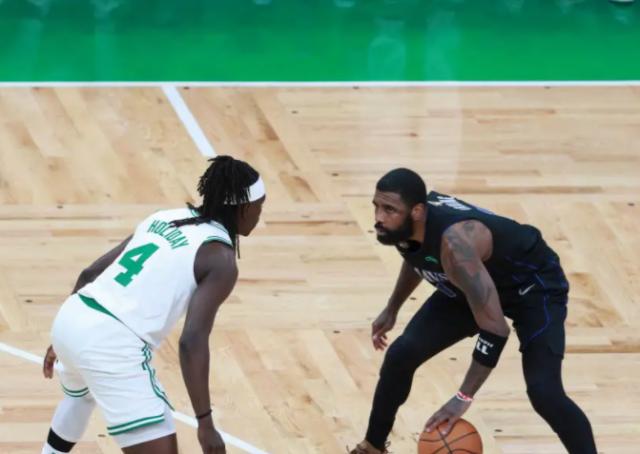 威廉体育网页版-防到欧文19中6+正负值第1！绿军挖来霍勒迪真香